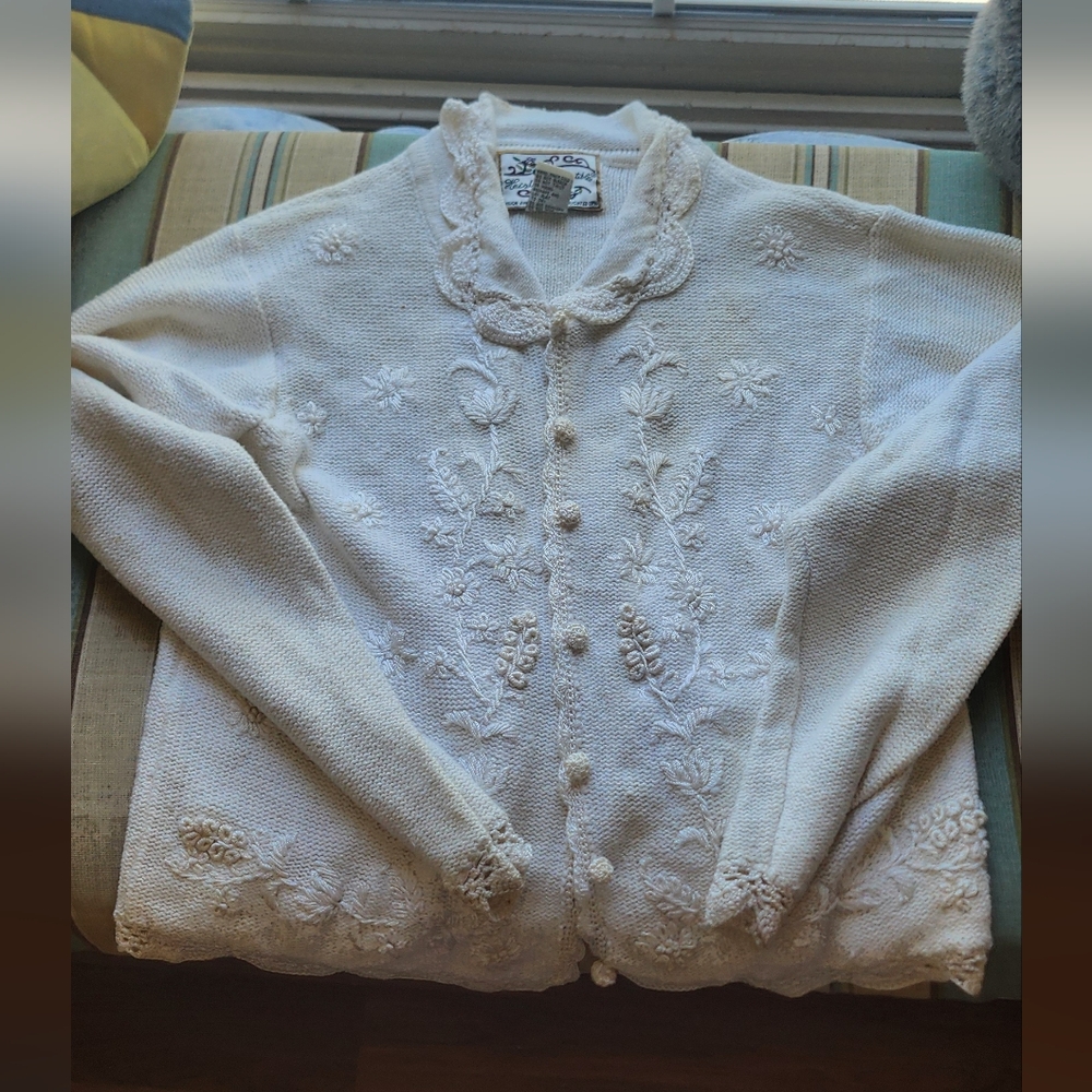 Vintage White Heirloom Collectables Cardigan